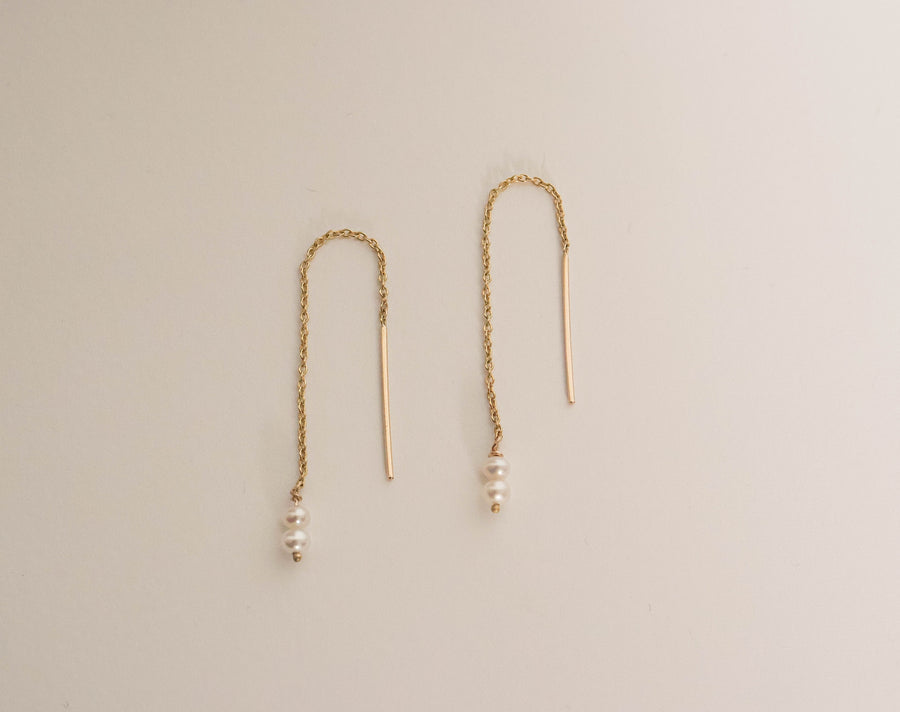 Yellow gold and pearl thread earrings