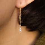 Yellow gold and pearl thread earrings