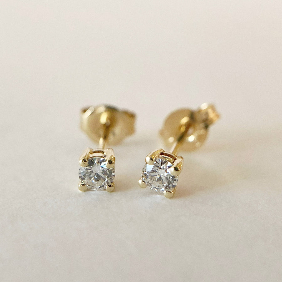 Round Diamond Studs