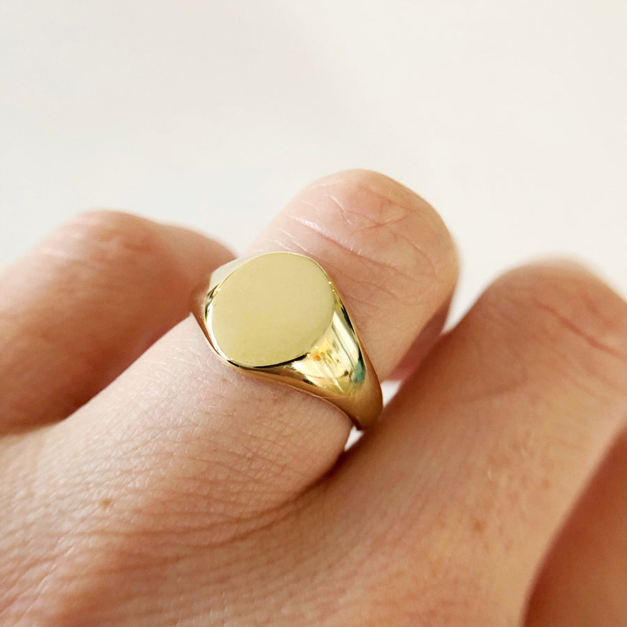 Classic Signet Ring Gold