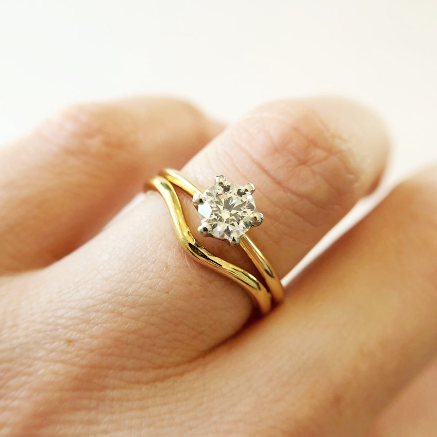Modest Peak Ring – Geneine Honey Bespoke Jewellery