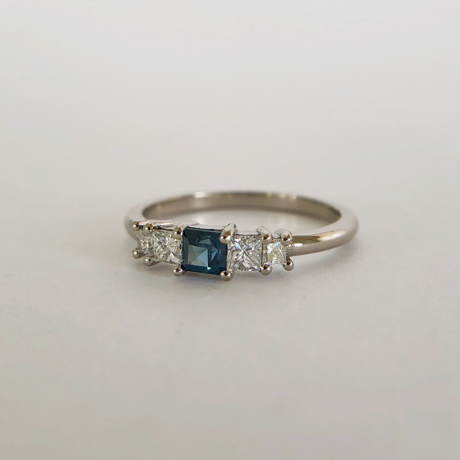 Petite Bebe Ring