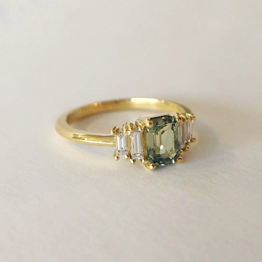 Light Green Australian Parti Sapphire Ring with Diamonds