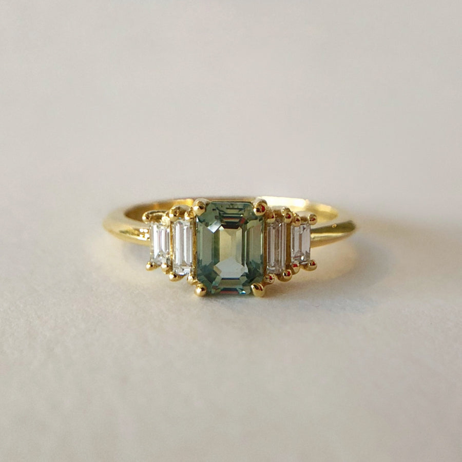 Light Green Australian Parti Sapphire Ring with Diamonds