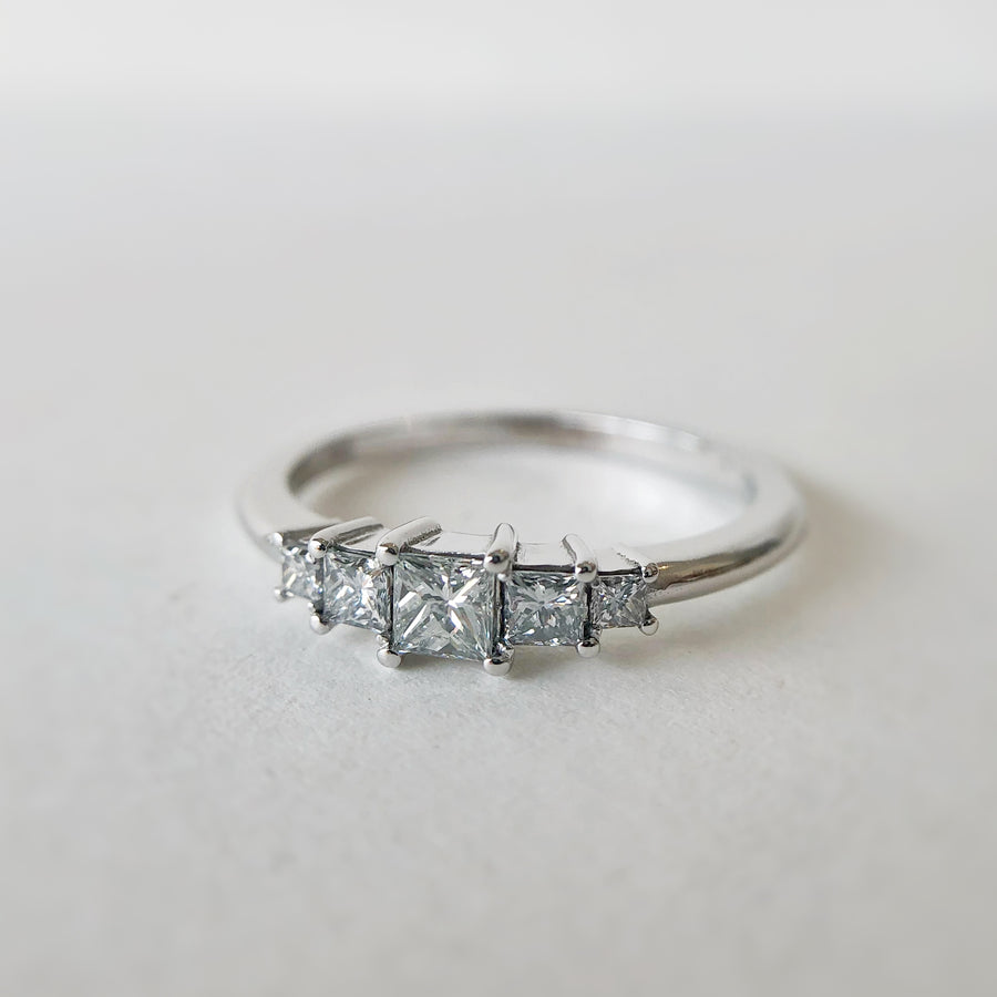 Petite Bebe Ring