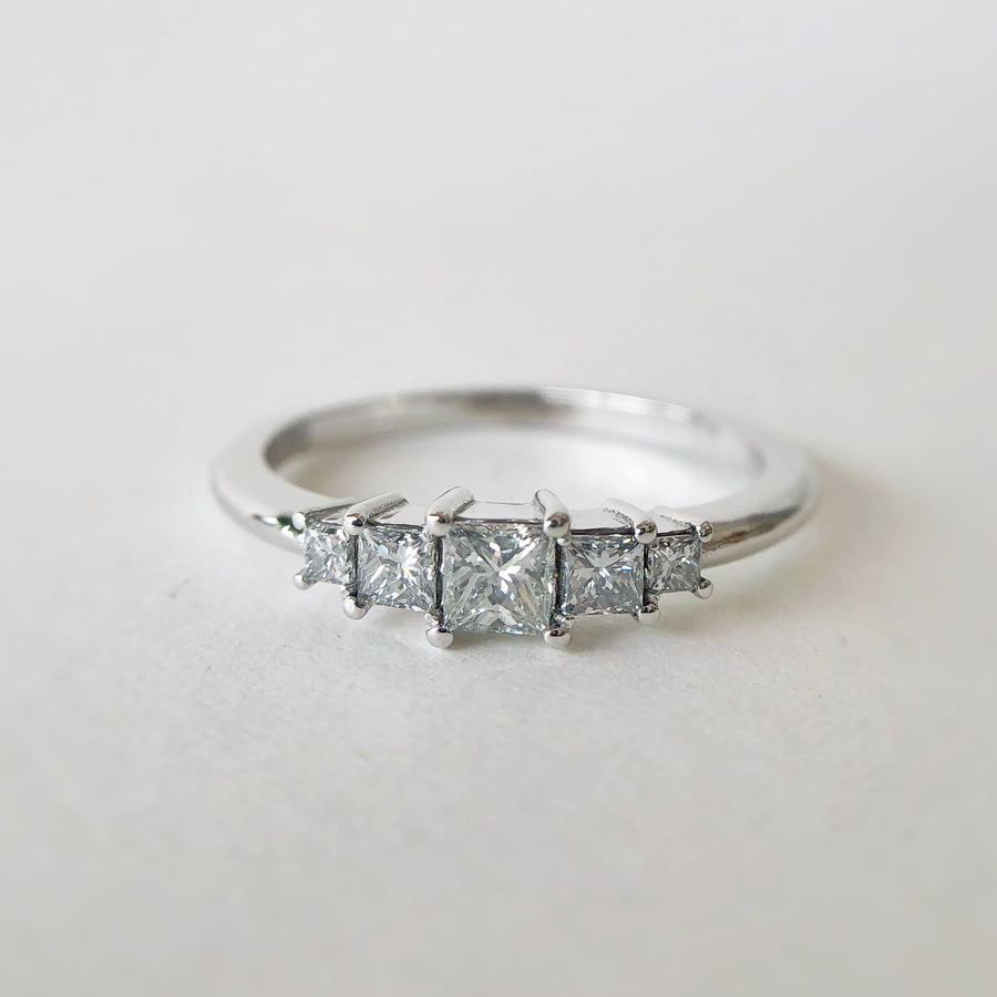 Petite Bebe Ring