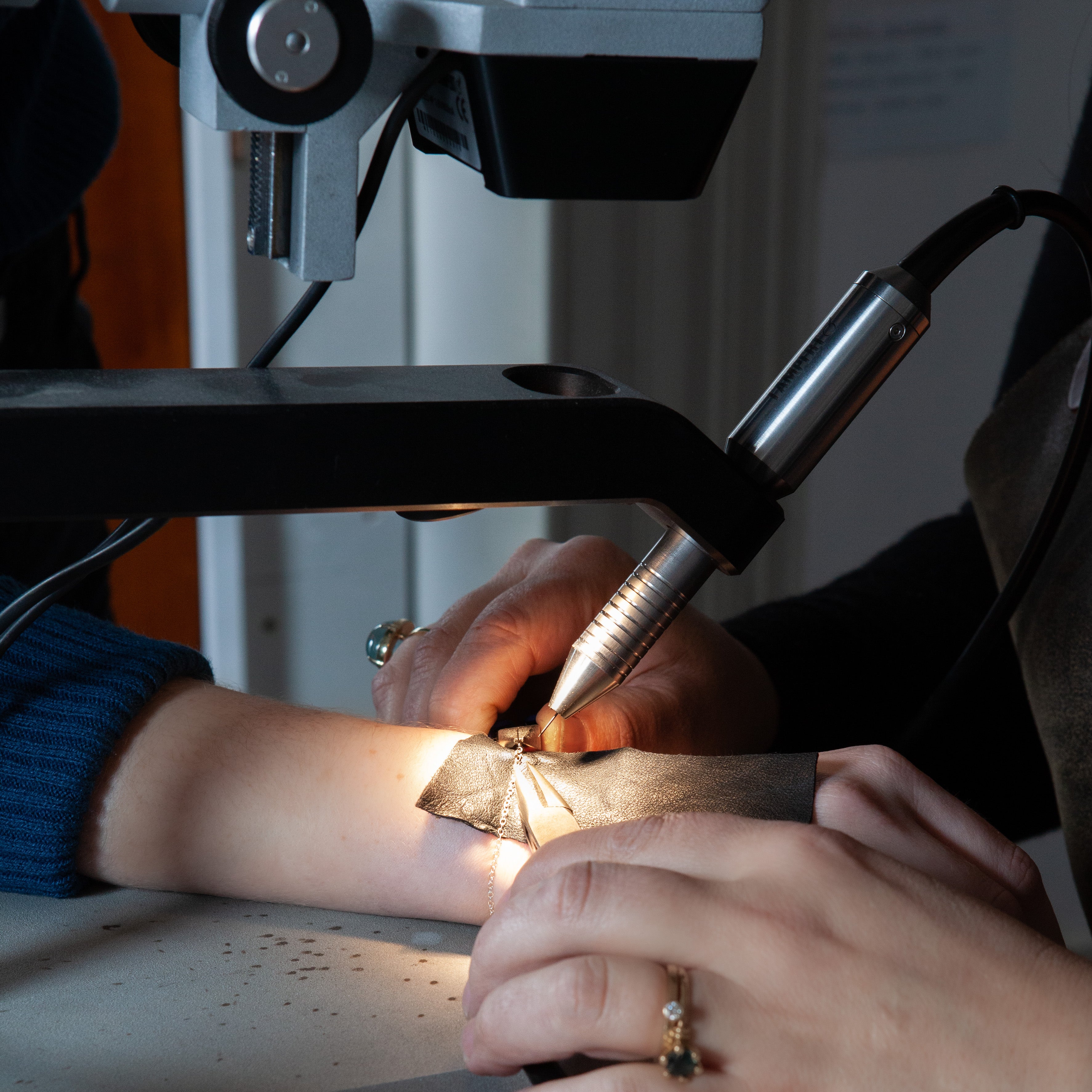 Permanent welded bracelet process